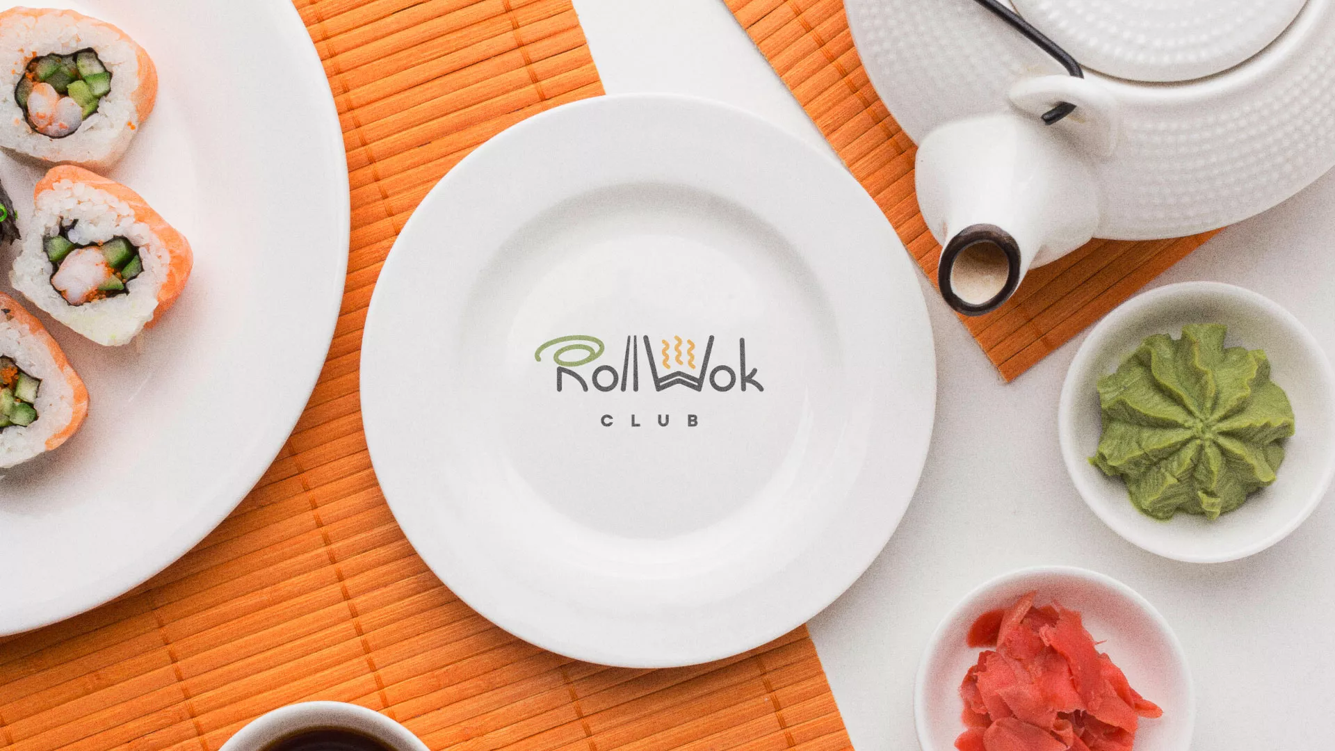 Разработка логотипа и фирменного стиля суши-бара «Roll Wok Club» в Новоаннинском